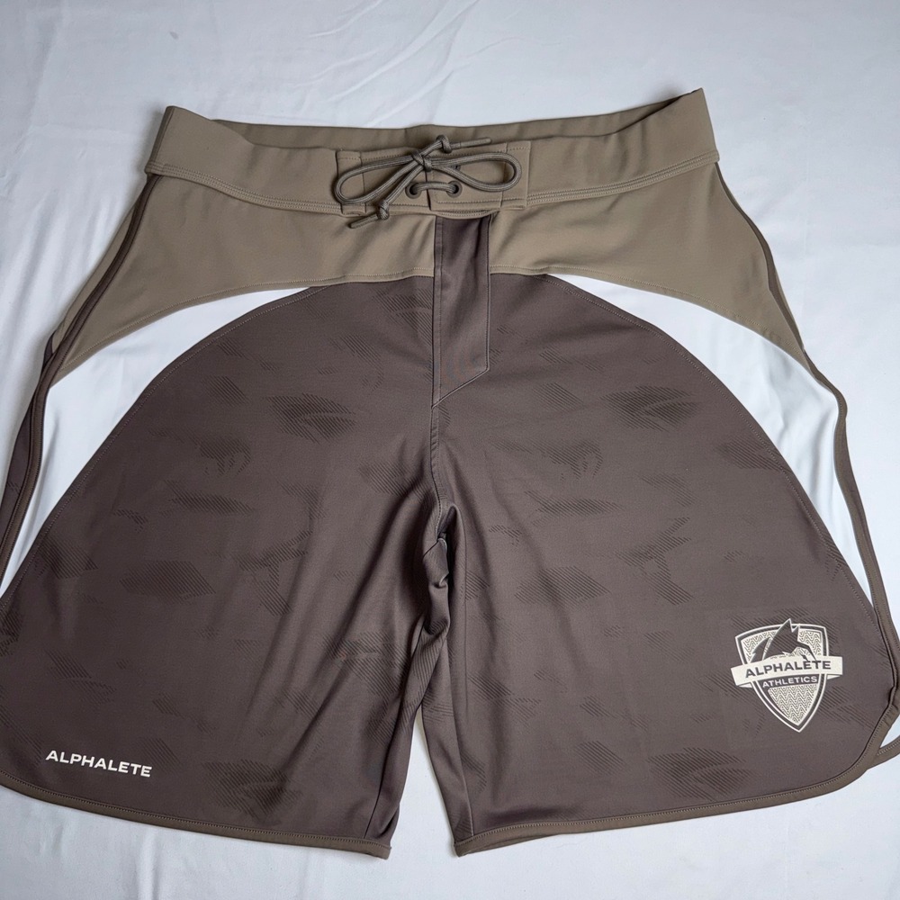 Alphalete Athletics Mens Board Shorts Brown Tan Colorblock Size 36 AL23-2184